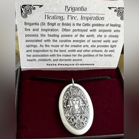 NWT NIB Touchstone Pottery Necklace Pendant Brigantia Oval Celtic Goddess Artist - Picture 2 of 2